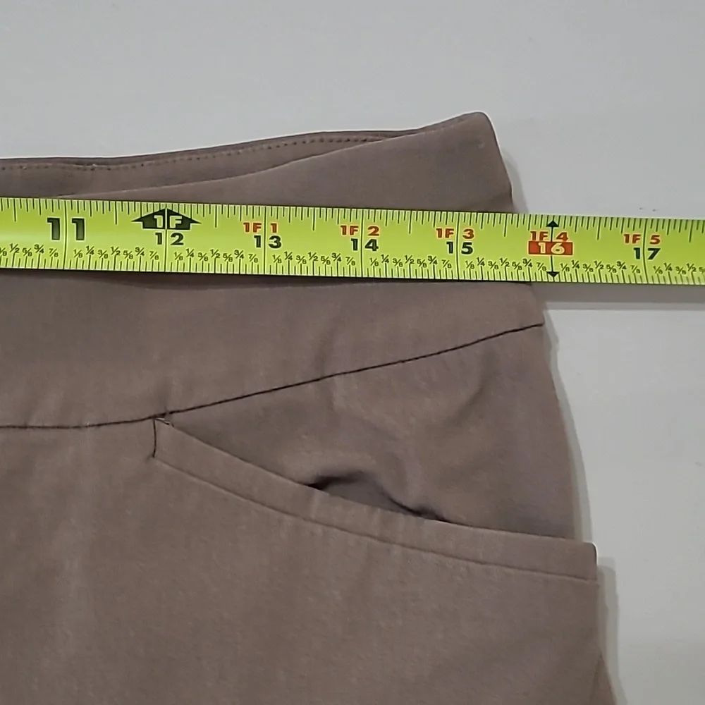 Chico's Light Tan/Taupe Pullon Pants size 1 (Medium)